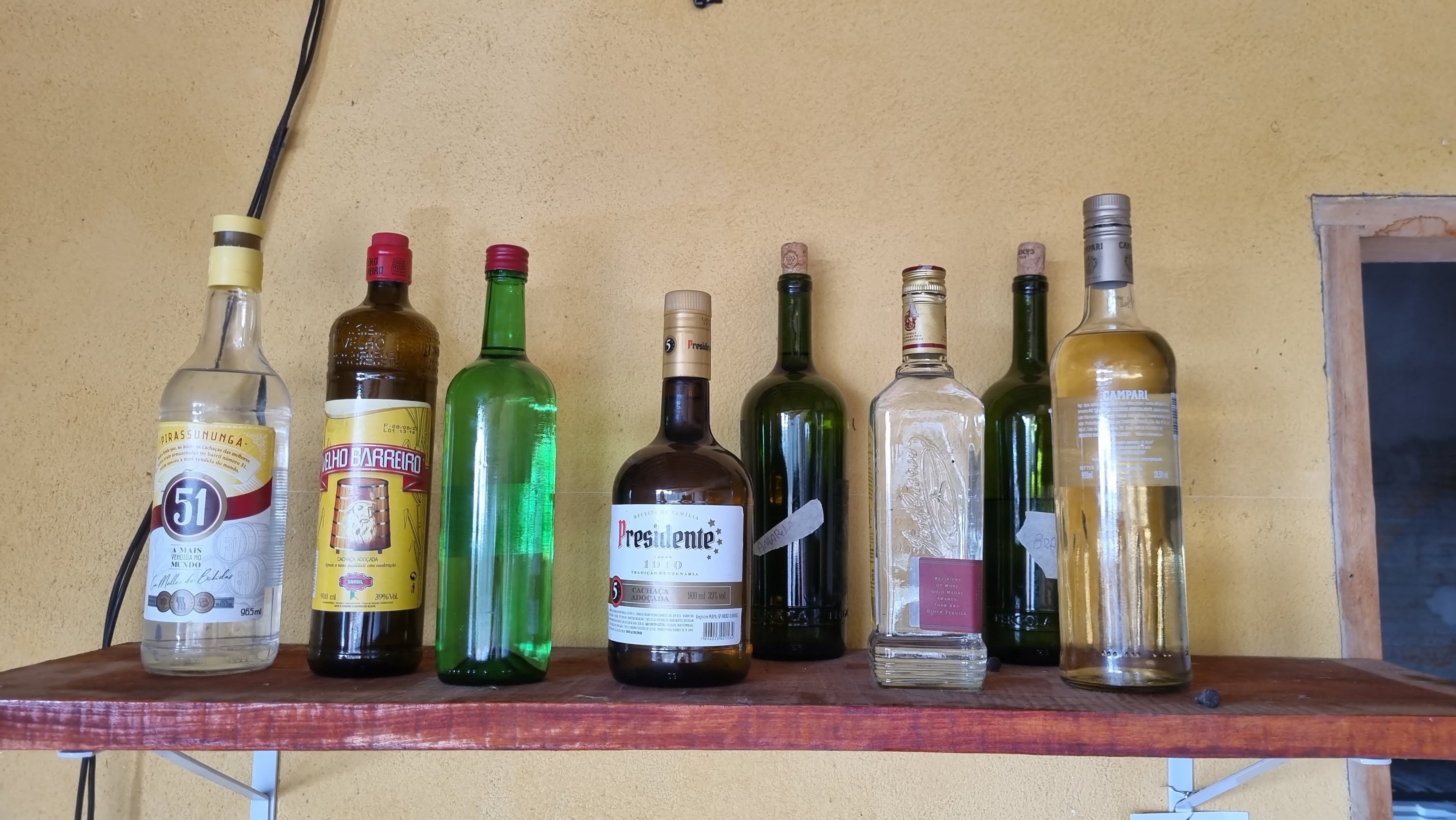 Variedade de bebidas no Bar Sabores da Canastra